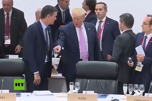 Những cử chỉ 'khác người' của ông Trump tại hội nghị G20