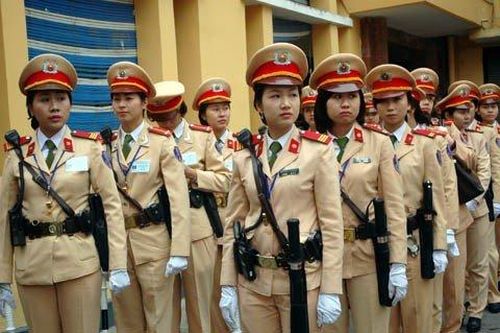 CSGT Huế phải học thêm giao tiếp tiếng Anh để làm hướng dẫn viên du lịch