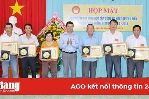 Châu Thành: Họp mặt biểu dương gia đình học tập, dòng họ học tập tiêu biểu