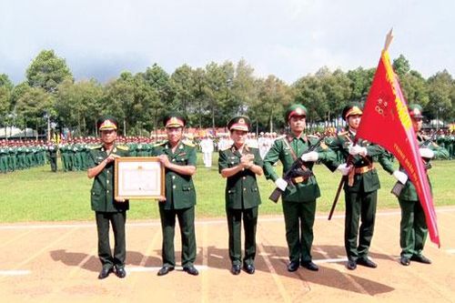 Trung đoàn 88 nhận Huân chương Bảo vệ Tổ quốc hạng Ba