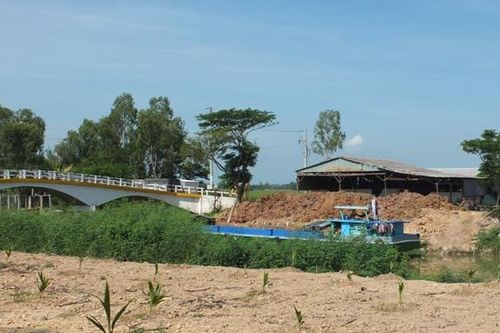 Bắt quả tang 3 vụ khai thác, vận chuyển trái phép lớp đất mặt