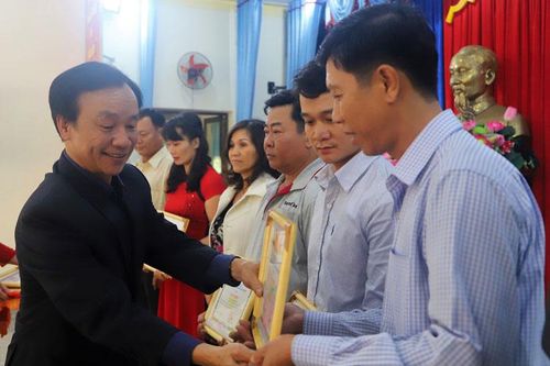 Bảo Lộc: Tuyên dương, khen thưởng 39 nông dân sản xuất, kinh doanh giỏi