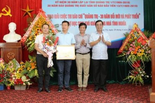 Chính trị - Xã hội Theo dòng thời sự Báo Quảng Trị kỉ niệm 30 năm xuất bản số báo đầu tiên