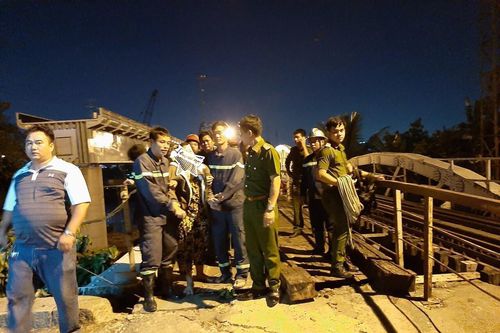 Kịp thời ngăn người phụ nữ định nhảy cầu Bình Lợi tự tử