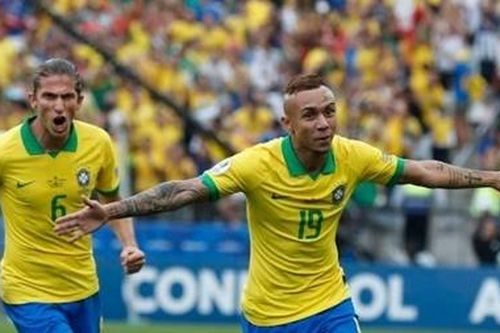 Brazil thắng nhọc Paraguay nhờ loạt luân lưu may rủi