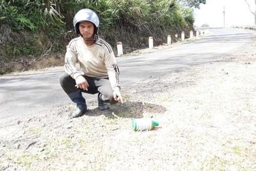 Sốc với 'sáng kiến' phun thuốc diệt cỏ dọc quốc lộ thay phát quang