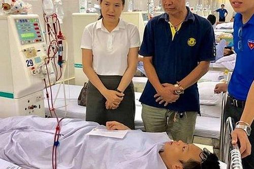 Cảm động cậu học trò vừa chạy thận vừa quyết tâm thi đỗ đại học