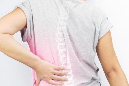 Tìm ra nguyên nhân khiến cụ bà không thể đứng quá 10 phút