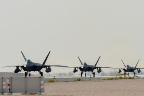 Mỹ triển khai 'thú ăn thịt' F-22 đến gần Iran