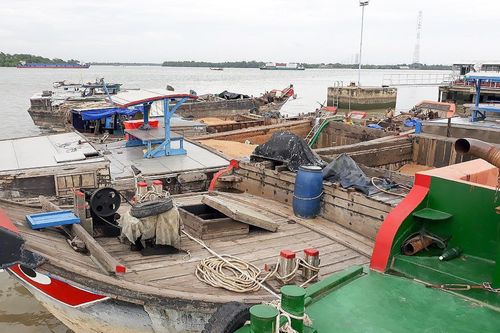 Bắt giữ 3 phương tiện khai thác cát trái phép trên sông Đồng Nai