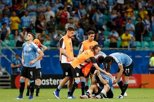 Suarez đá hỏng 11m, Uruguay mất vé bán kết Copa vì VAR