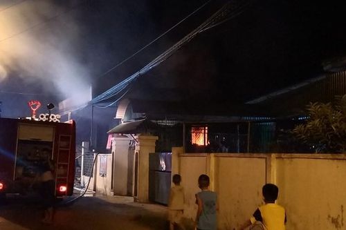 Kho hàng ở thành phố Vinh bị cháy rụi trong đêm