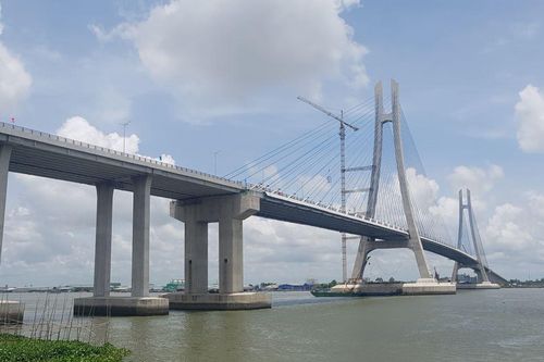 Yêu cầu nhà thầu Hàn Quốc sửa chữa vị trí rạn nứt đường dẫn lên cầu Vàm Cống