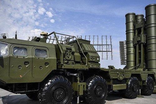 Căng thẳng ở Iran: Mỹ điều F-22 đến dằn mặt, Nga 'ngỏ ý' chuyển giao S-400