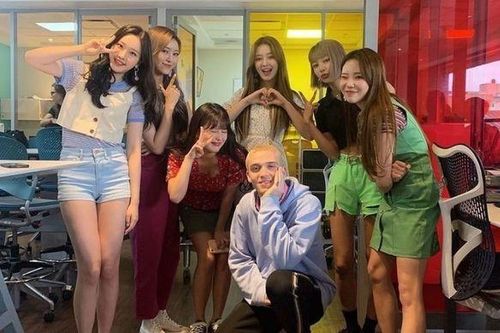 Công ty quản lý bác bỏ tin đồn Yeonwoo (MOMOLAND) rời nhóm