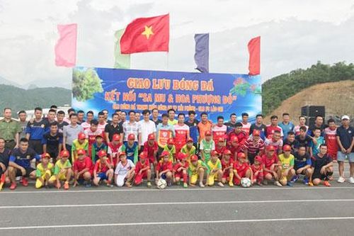 Giao lưu bóng đá kết nối 'Sa mu và Hoa phượng đỏ'