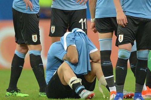 Suarez khóc nức nở khi Uruguay bị loại khỏi Copa America 2019