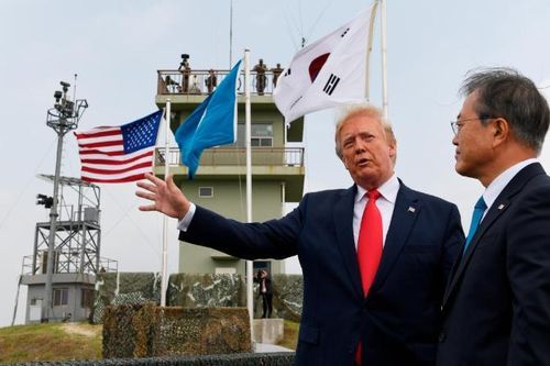 Tổng thống Donald Trump gặp Kim Jong Un tại vùng phi quân sự