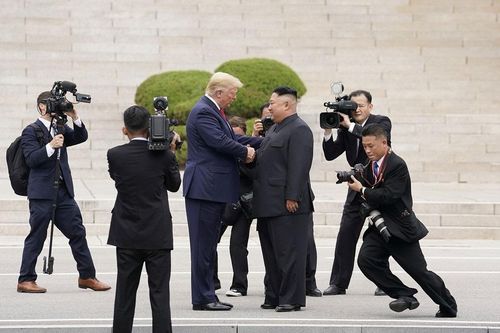 Video trọn vẹn cuộc gặp giữa Tổng thống Donald Trump và Chủ tịch Kim Jong Un tại Bàn Môn Điếm