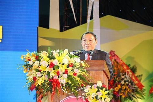 Hãy cùng nhau lên tàu vươn ra biển lớn, với khát vọng dựng xây và phát triển *