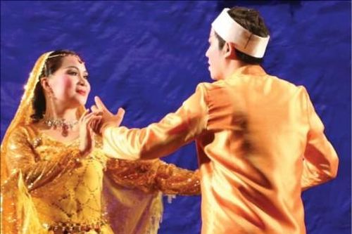 Văn hóa - Nghệ thuật Văn nghệ - Âm nhạc Phạm Lệ - 'Ăn cơm múa, nhận giải tuồng'
