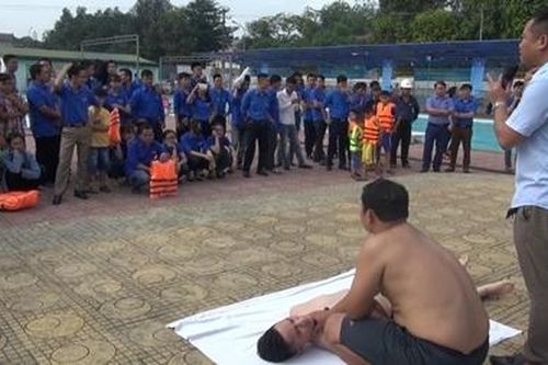 Phòng tránh đuối nước bằng chủ động dạy kỹ năng bơi lội
