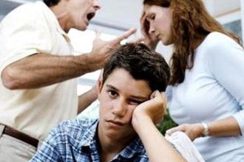 Sóng ngầm trong gia đình thời hiện đại (1): Chồng không đưa đủ tiền chi tiêu cho vợ, nguyên nhân đầu tiên phá hủy hôn nhân