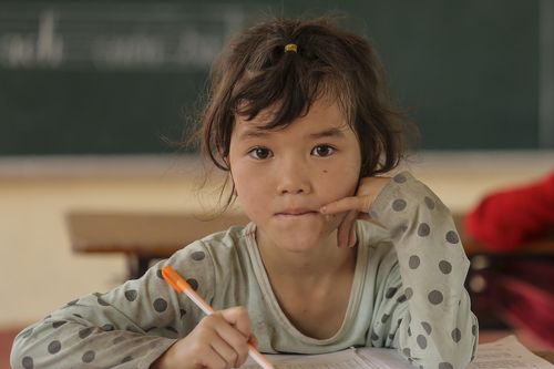 Người hy sinh tuổi thanh xuân vì trẻ em huyện nghèo nhất nước