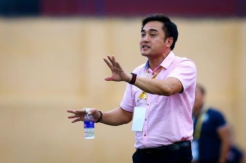 V.League 2019 chia tay 6 HLV sau nửa mùa giải