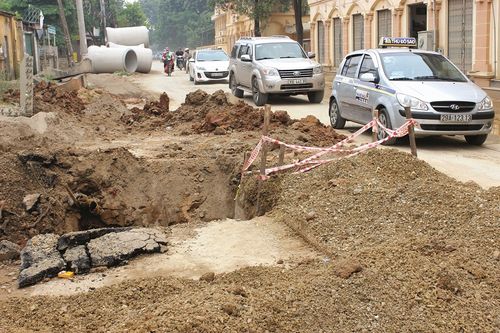 Thi công đường Sa Đôi gây mất an toàn nghiêm trọng