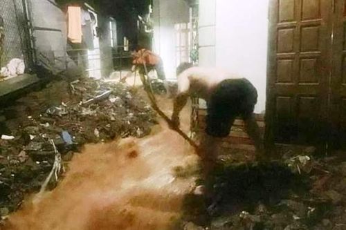Mưa lớn gây ách tắc giao thông, hư hại nhiều nhà dân ở Lào Cai