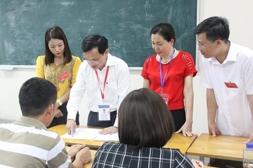 Kiểm tra công tác chấm thi tại Hà Nam, Nam Định