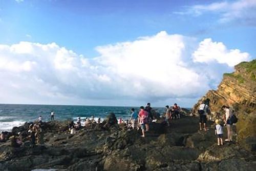 Kỳ thú bãi đá Móng Rồng