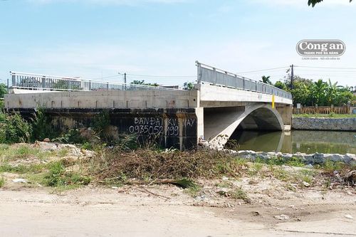 'Cầu xây xong đã lâu...'