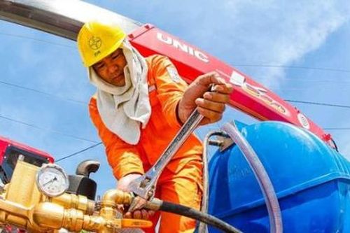 Huy động nhiệt điện chạy dầu để đáp ứng nhu cầu khách hàng