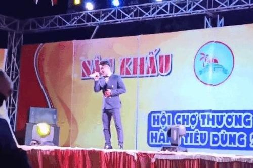 Ca sĩ Du Thiên bị khán giả ném ghế, chửi bới khi biểu diễn
