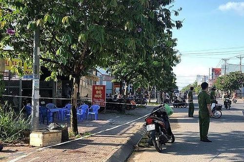 Không 'bo' cho tiếp viên karaoke, một người bị đánh tử vong