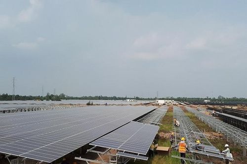 Hưởng nguồn điện vô tận, giá chát gần 2.000 đồng/kWh