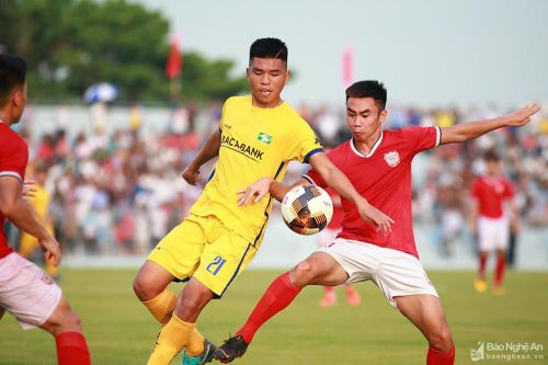 Hồng Lĩnh Hà Tĩnh hòa Sông Lam Nghệ An trên sân vận động mới