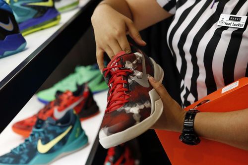 Nhà đầu tư lãi bao nhiêu nếu mua cổ phiếu Nike 10 năm trước?