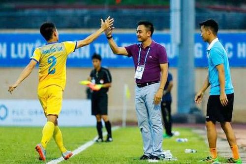 HLV thứ 5 rời ghế