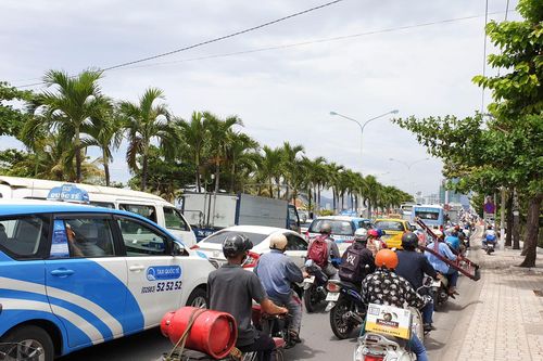 Phân luồng giao thông sửa chữa cầu Xóm Bóng, cầu Trần Phú quá tải