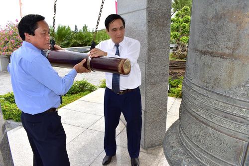 Đoàn đại biểu tỉnh dâng hương tưởng niệm anh hùng, liệt sĩ tại Nghĩa trang Liệt sĩ Quốc gia Trường Sơn và Đường 9