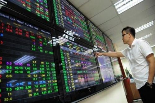 Chứng khoán nửa cuối năm: Tìm cơ hội ngay trong chiến lược phòng thủ