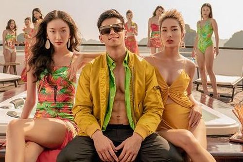 Trọng Hiếu quyến rũ bên dàn người mẫu trong MV 'Anh đổ rồi đấy'