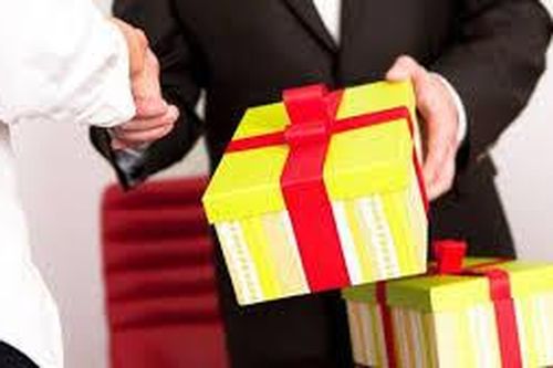 Quy định về tặng, nhận quà tặng trong cơ quan, tổ chức, đơn vị