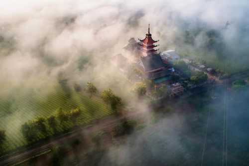 Sương giăng mờ ảo trên Biển Hồ chè ở Gia Lai