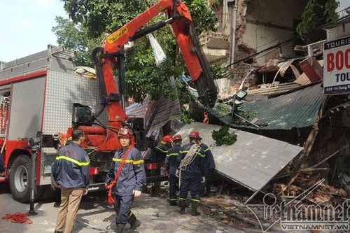 Sập nhà trên phố Hàng Bông, Hà Nội