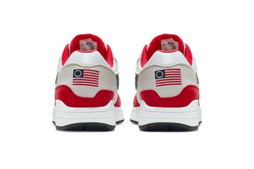 Nike rút bỏ mẫu giày mới in hình cờ Mỹ