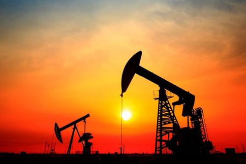 Giá dầu tăng khá mạnh do tín hiệu siết sản lượng từ OPEC+